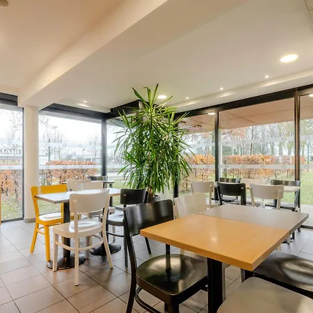 B&B Hotel Arras מלון אראס