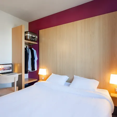 B&B Hotel Arras מלון