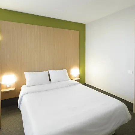 B&B Hotel Arras מלון אראס